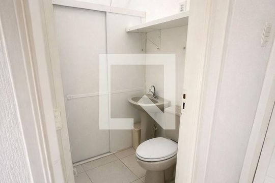 Banheiro de kitnet/studio à venda com 1 quarto, 27m² em Cristo Redentor, Porto Alegre