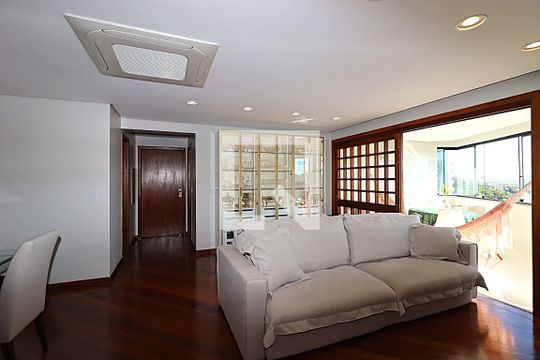 Sala de apartamento à venda com 4 quartos, 150m² em Boa Vista, Porto Alegre