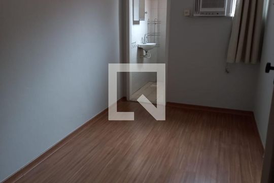 Sala de apartamento à venda com 3 quartos, 75m² em Tanque, Rio de Janeiro