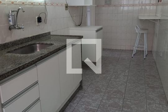 Cozinha de apartamento à venda com 3 quartos, 75m² em Tanque, Rio de Janeiro
