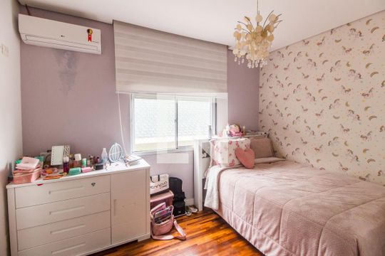 Suíte 1 de casa à venda com 4 quartos, 320m² em Parque Sinai, Santana de Parnaíba