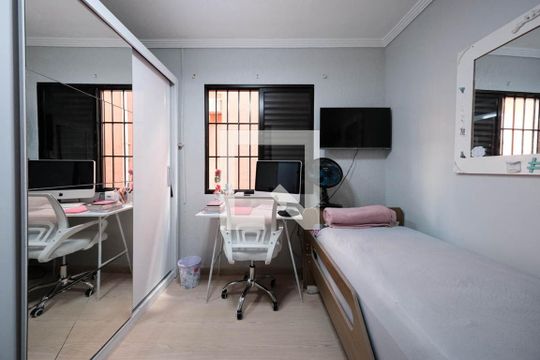 Casa para alugar com 3 quartos, 125m² em Vila Nhocuné, São Paulo