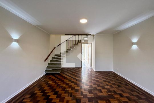 Sala de casa à venda com 4 quartos, 215m² em Jardim Aeroporto, São Paulo