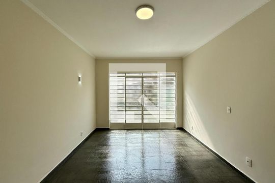 Sala  de casa à venda com 4 quartos, 215m² em Jardim Aeroporto, São Paulo