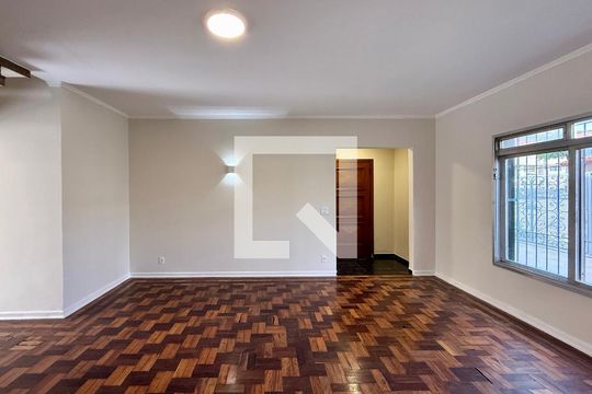 Sala de casa à venda com 4 quartos, 215m² em Jardim Aeroporto, São Paulo