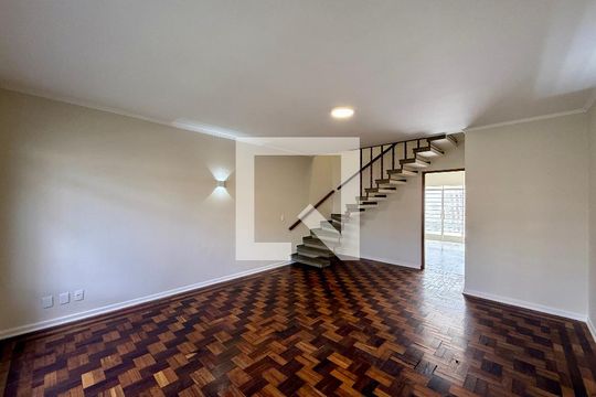 Sala de casa à venda com 4 quartos, 215m² em Jardim Aeroporto, São Paulo