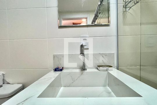 Banheiro de kitnet/studio para alugar com 1 quarto, 31m² em Vila Mascote, São Paulo