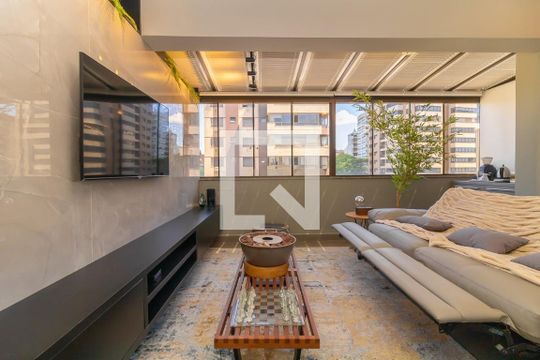 Sala  de apartamento para alugar com 2 quartos, 182m² em Auxiliadora, Porto Alegre