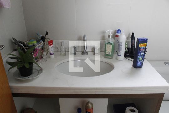 Banheiro Social de apartamento à venda com 2 quartos, 83m² em Barra Olímpica, Rio de Janeiro