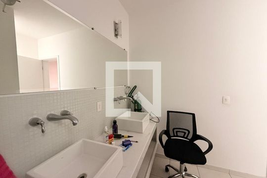 Banheiro da Suíte de casa à venda com 4 quartos, 500m² em Vila Agricola, Jundiaí
