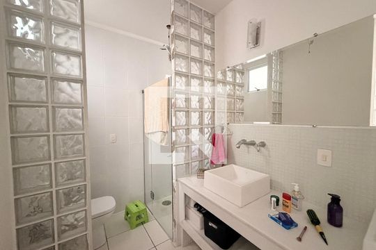 Banheiro da Suíte de casa à venda com 4 quartos, 500m² em Vila Agricola, Jundiaí