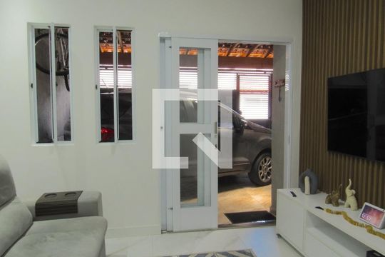 Sala de casa à venda com 2 quartos, 80m² em Quitaúna, Osasco