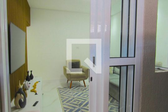Sala de casa à venda com 2 quartos, 80m² em Quitaúna, Osasco
