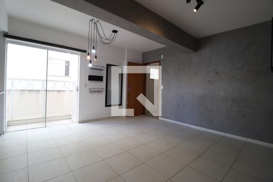 Sala de apartamento para alugar com 2 quartos, 62m² em Santa Mônica, Uberlândia