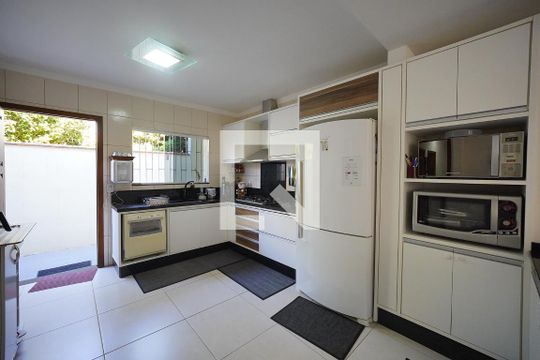 Cozinha de casa para alugar com 5 quartos, 359m² em Coloninha, Florianópolis