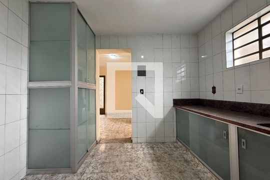 Casa à venda com 3 quartos, 197m² em Alípio de Melo, Belo Horizonte