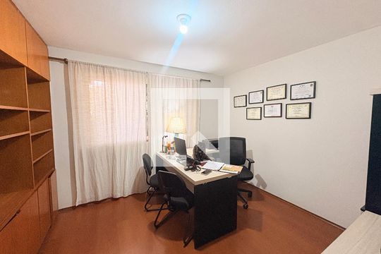 Quarto 1/Escritório de casa à venda com 4 quartos, 320m² em Jardim Brasil, Jundiaí