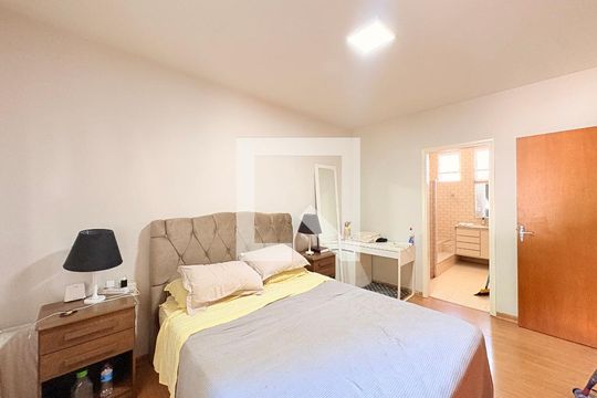 Suíte de casa à venda com 4 quartos, 320m² em Jardim Brasil, Jundiaí