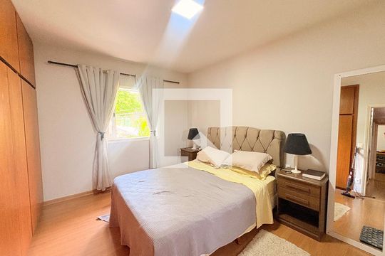 Suíte de casa à venda com 4 quartos, 320m² em Jardim Brasil, Jundiaí