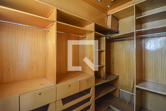 Closet da suíte de casa para alugar com 5 quartos, 279m² em Alves Dias, São Bernardo do Campo