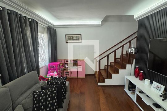 Sala de casa para alugar com 3 quartos, 208m² em Vila Valparaíso, Santo André
