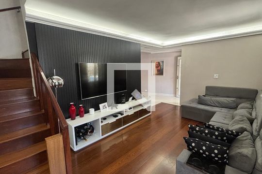 Sala de casa para alugar com 3 quartos, 208m² em Vila Valparaíso, Santo André