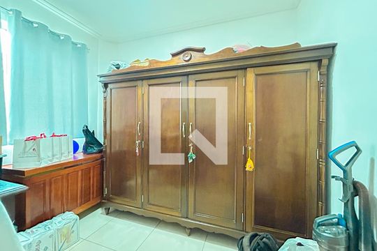 Apartamento à venda com 3 quartos, 178m² em Heliópolis, Belo Horizonte