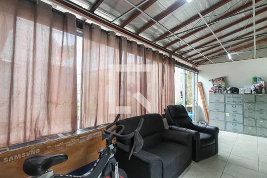 Casa para alugar com 2 quartos, 110m² em Vila Bancaria, São Paulo