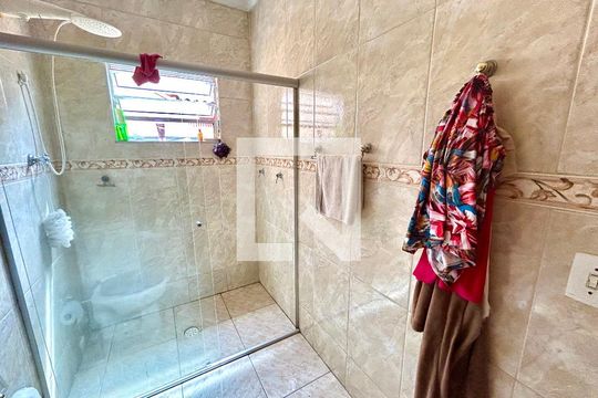 Banheiro da Suíte de casa à venda com 3 quartos, 260m² em Vila Barros, Guarulhos