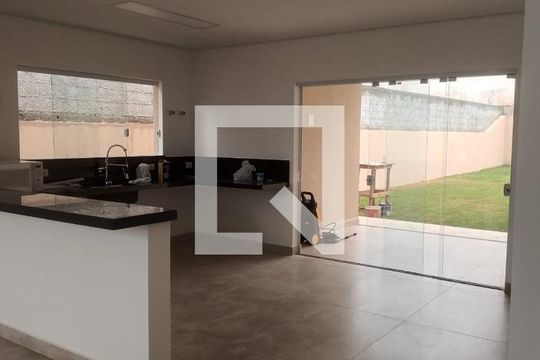 Casa de Condomínio para alugar com 3 quartos, 200m² em Parque Mirante da Mata, Cotia