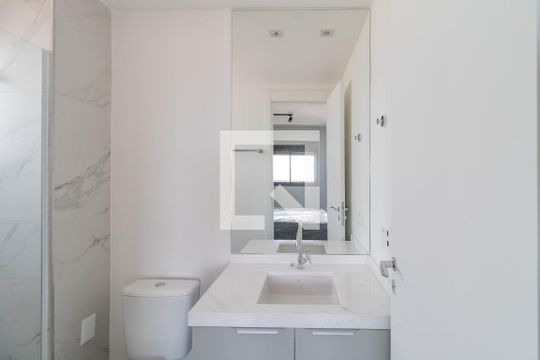 Banheiro de kitnet/studio para alugar com 1 quarto, 32m² em Pompeia, São Paulo