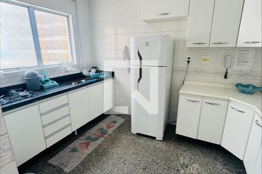 Cozinha de apartamento para alugar com 2 quartos, 115m² em Aviação, Praia Grande