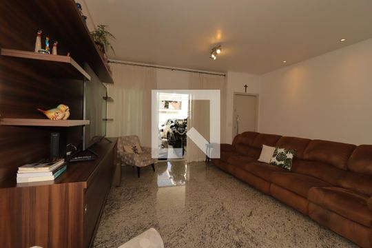 Sala de casa à venda com 3 quartos, 184m² em Pinheirinho, Santo André