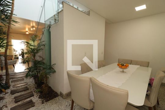 Sala de Jantar de casa à venda com 3 quartos, 184m² em Pinheirinho, Santo André