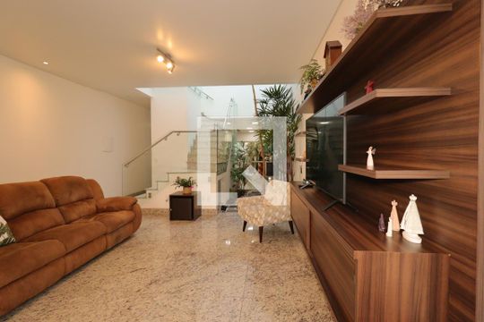 Sala de casa à venda com 3 quartos, 184m² em Pinheirinho, Santo André