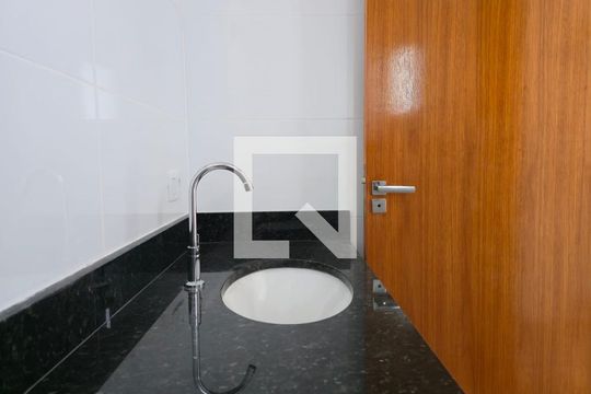Banheiro da Suíte 01 de casa à venda com 3 quartos, 160m² em Parque Continental I, Guarulhos
