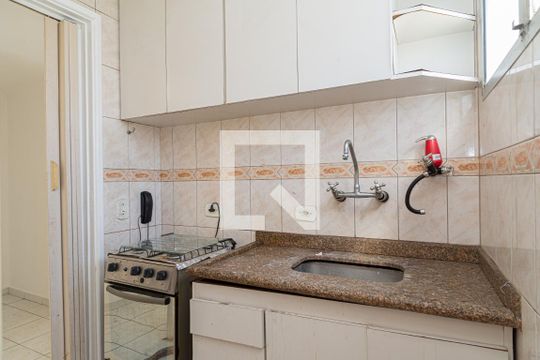 Cozinha de apartamento para alugar com 1 quarto, 32m² em Bela Vista, São Paulo