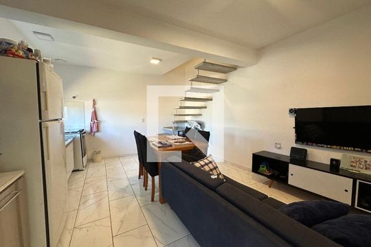 Sala/Cozinha de casa à venda com 5 quartos, 300m² em Vila Pouso Alegre, Barueri