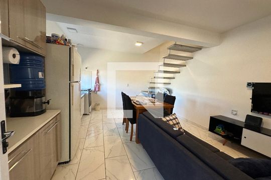 Sala/Cozinha de casa à venda com 5 quartos, 300m² em Vila Pouso Alegre, Barueri