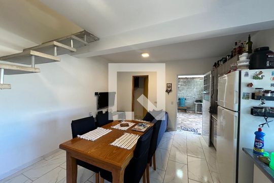 Sala/Cozinha de casa à venda com 5 quartos, 300m² em Vila Pouso Alegre, Barueri