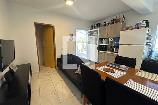 Sala/Cozinha de casa à venda com 5 quartos, 300m² em Vila Pouso Alegre, Barueri