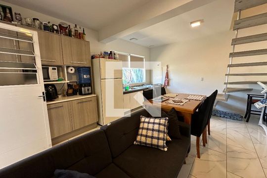 Sala/Cozinha de casa à venda com 5 quartos, 300m² em Vila Pouso Alegre, Barueri