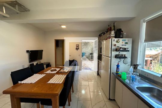 Sala/Cozinha de casa à venda com 5 quartos, 300m² em Vila Pouso Alegre, Barueri