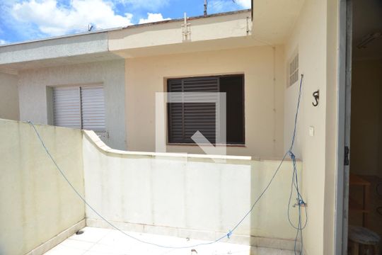 Sacada de casa à venda com 3 quartos, 225m² em Vila Scarpelli, Santo André
