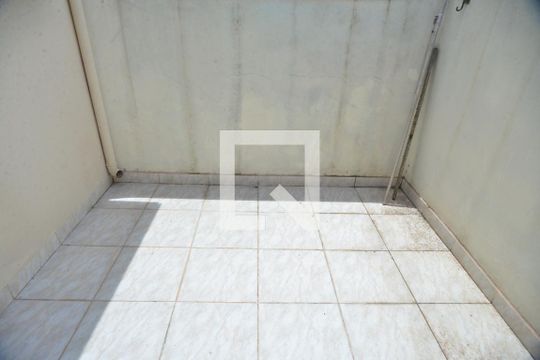 Sacada de casa à venda com 3 quartos, 225m² em Vila Scarpelli, Santo André