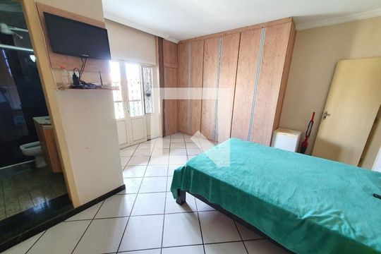 Quarto de casa à venda com 4 quartos, 197m² em Parque Xangri-lá, Contagem