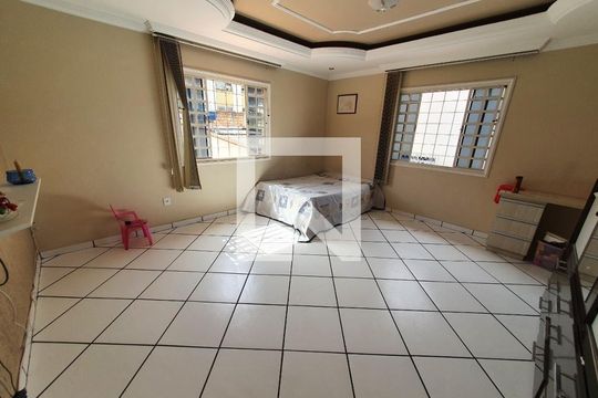 Quarto de casa à venda com 4 quartos, 197m² em Parque Xangri-lá, Contagem