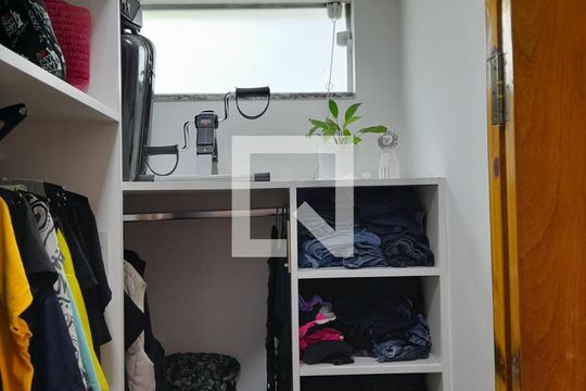 Closet de casa à venda com 3 quartos, 283m² em Jardim, Santo André