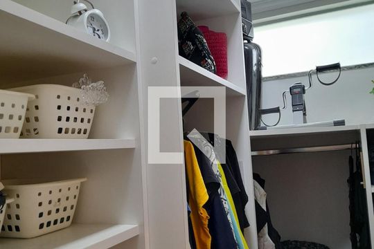 Closet de casa à venda com 3 quartos, 283m² em Jardim, Santo André