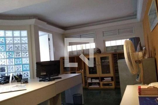Casa à venda com 4 quartos, 205m² em Vila Suzana, São Paulo